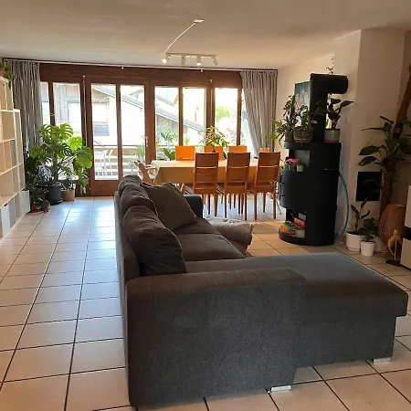 Spacious, 4 Bedroom - 1 Min From Train Апартаменты *