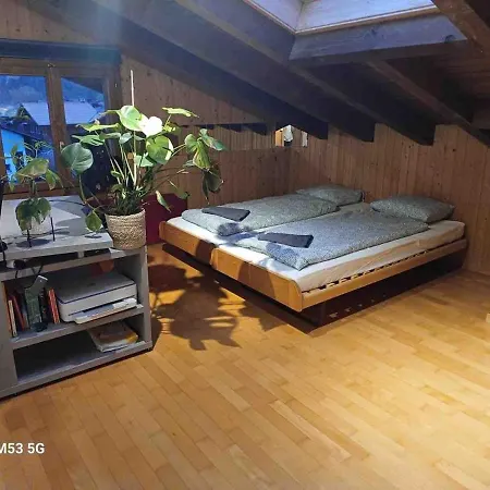 Spacious, 4 Bedroom - 1 Min From Train