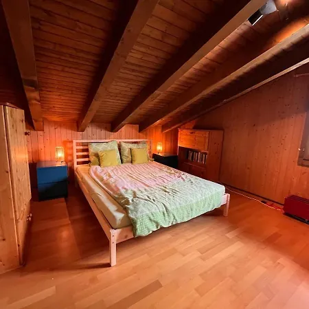 Spacious, 4 Bedroom - 1 Min From Train Апартаменты