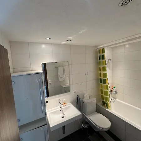 Spacious, 4 Bedroom - 1 Min From Train * Вильдерсвиль