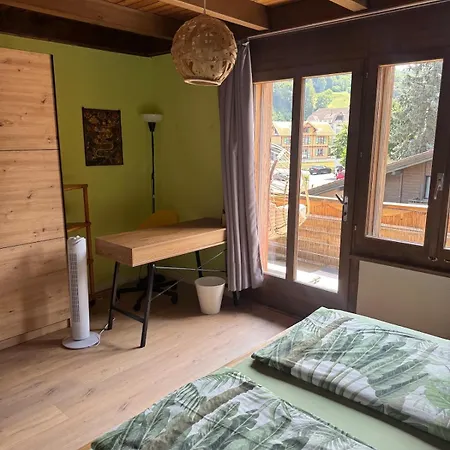 Spacious, 4 Bedroom - 1 Min From Train Апартаменты Вильдерсвиль