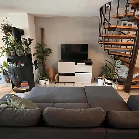 Spacious, 4 Bedroom - 1 Min From Train *