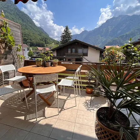 Spacious, 4 Bedroom - 1 Min From Train Апартаменты *