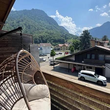 Spacious, 4 Bedroom - 1 Min From Train Апартаменты
