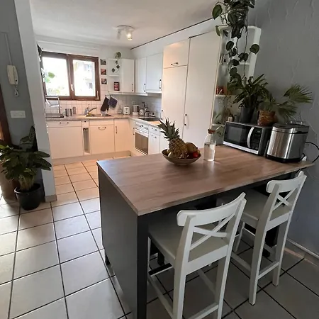 Spacious, 4 Bedroom - 1 Min From Train * Вильдерсвиль