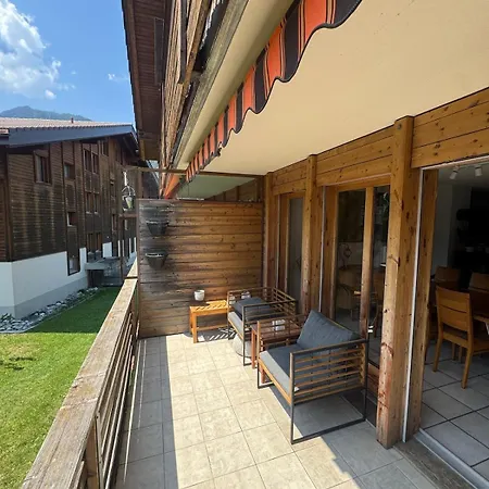 Апартаменты Spacious, 4 Bedroom - 1 Min From Train *