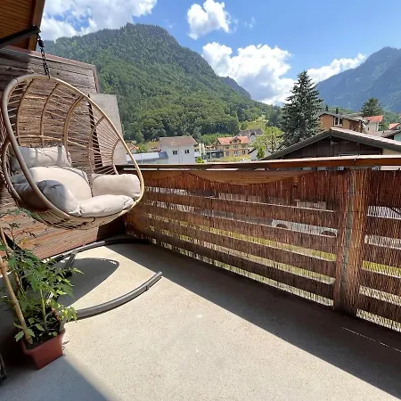 Spacious, 4 Bedroom - 1 Min From Train Апартаменты